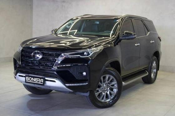 TOYOTA HILUX SW4 2.8 D-4D TURBO DIESEL SRX 4X4 AUTOMÁTICO TOYOTA HILUX SW4 2.8 D-4D TURBO DIESEL SRX 4X4 AUTOMÁTICO